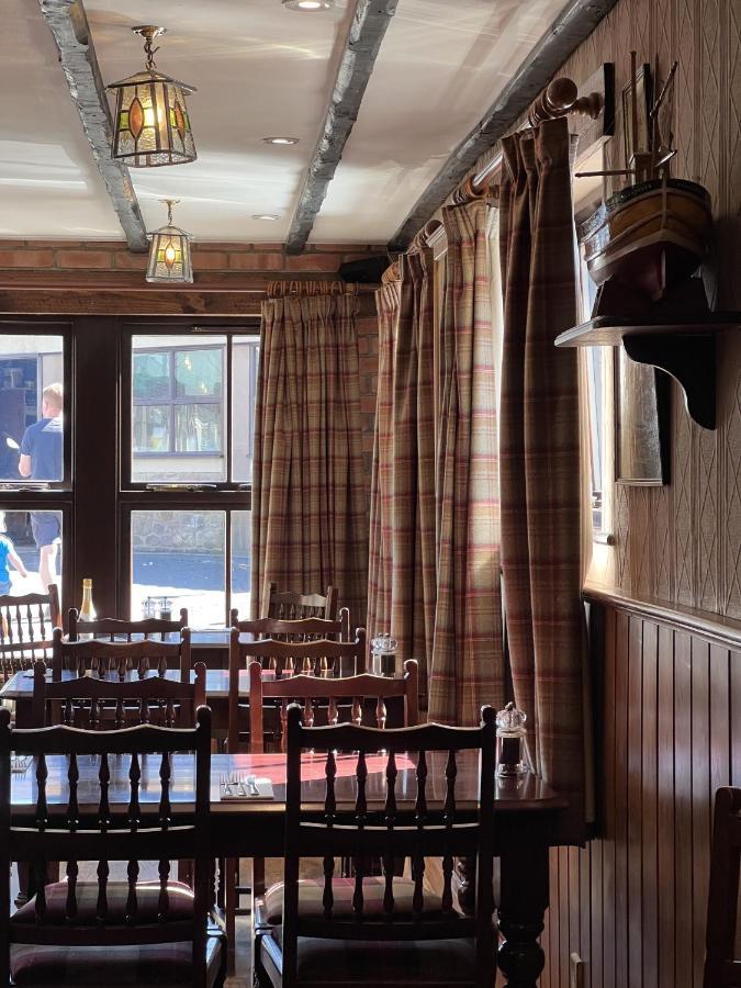The Olde Ship Inn Сихаузес Екстериор снимка