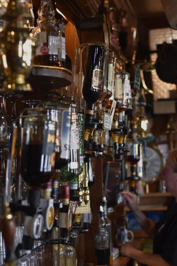 The Olde Ship Inn Сихаузес Екстериор снимка